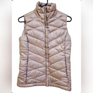 North Face 550 puffer vest Women’s size XS